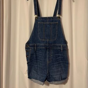 Overall shorts